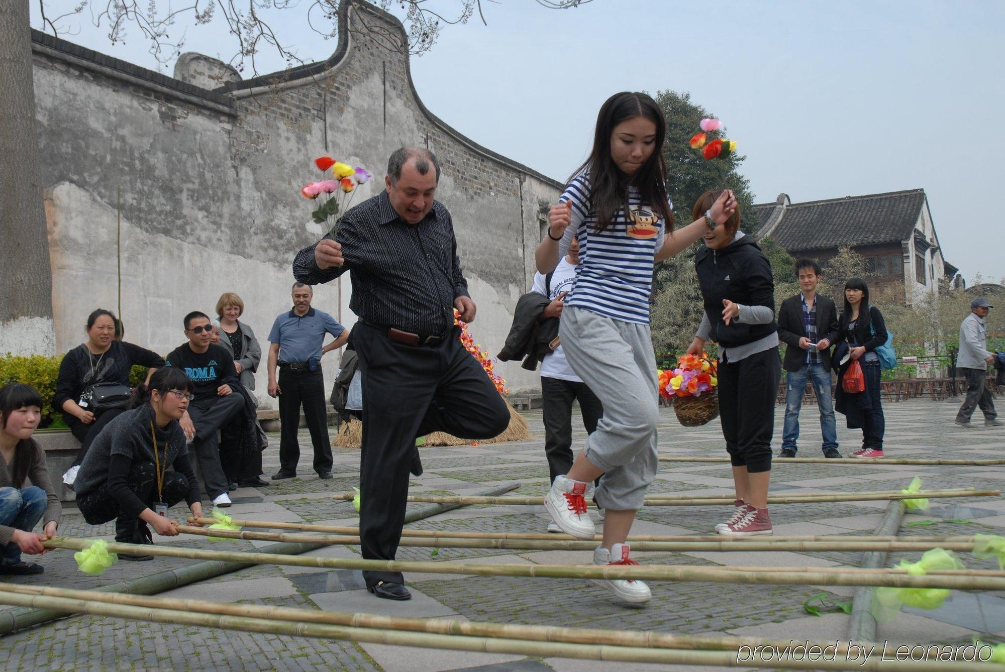 Hotel Wuzhen Clubhouse Jiaxing Servicios foto